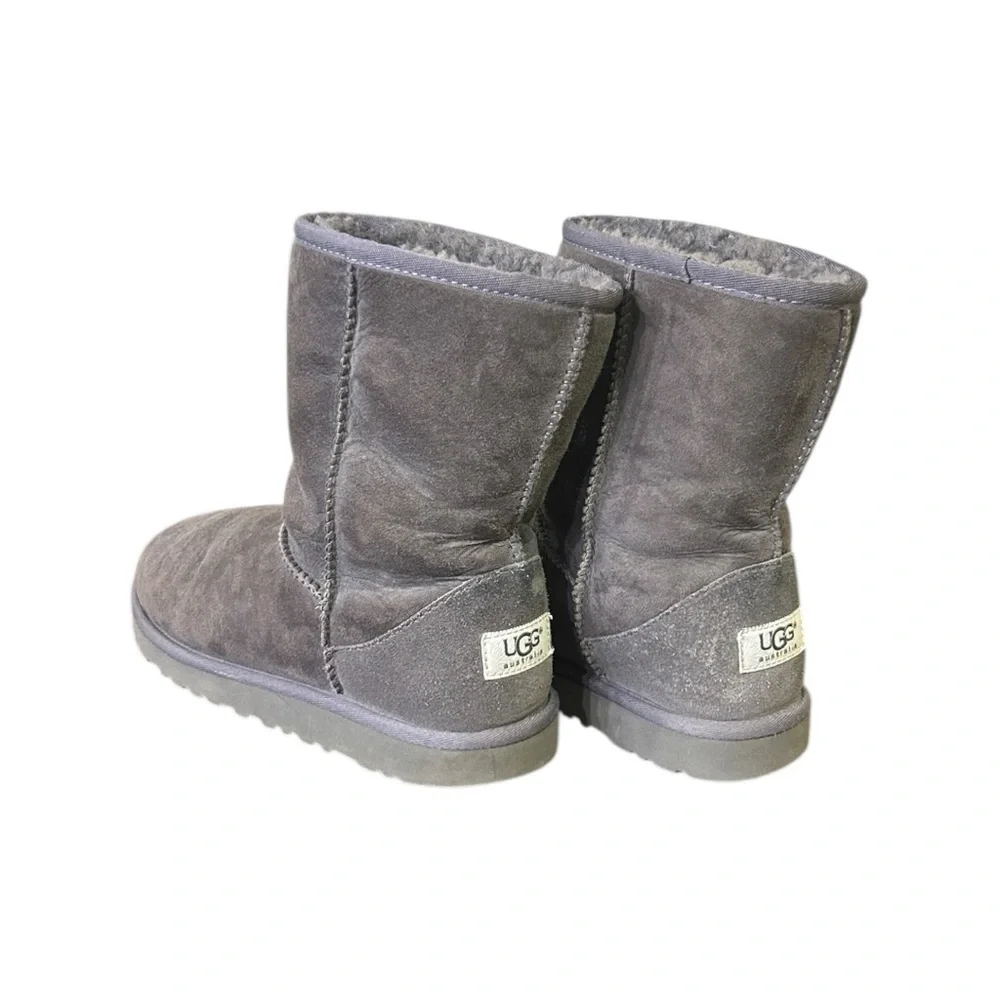UGG Women’s Classic Short Grey Suede Boots 5251 Size 6